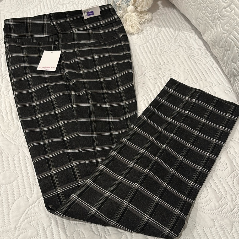 Kim Rogers
Brand new. Tags still on